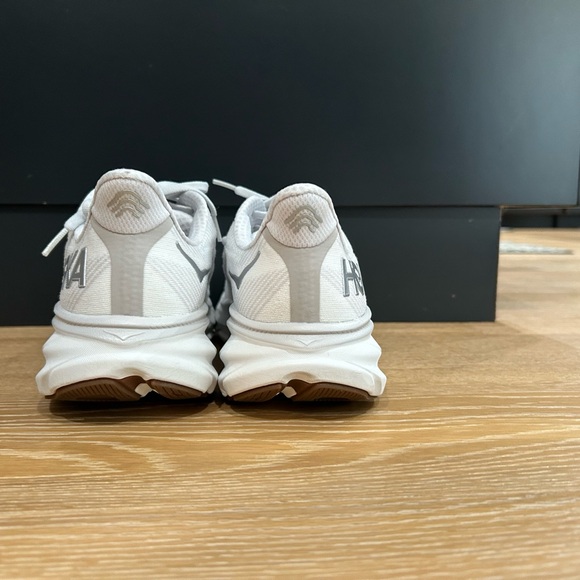 HOKA One One Clifton 9 women’s size 9.5 - Picture 4 of 8